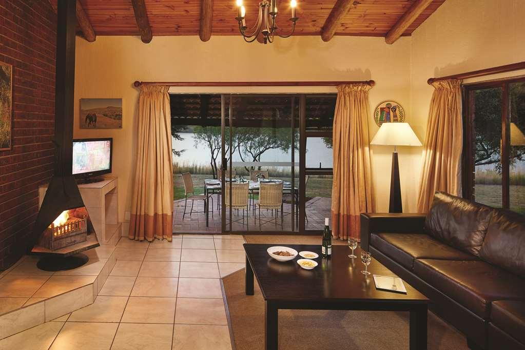 First Group Qwantani Hotell Harrismith Rum bild