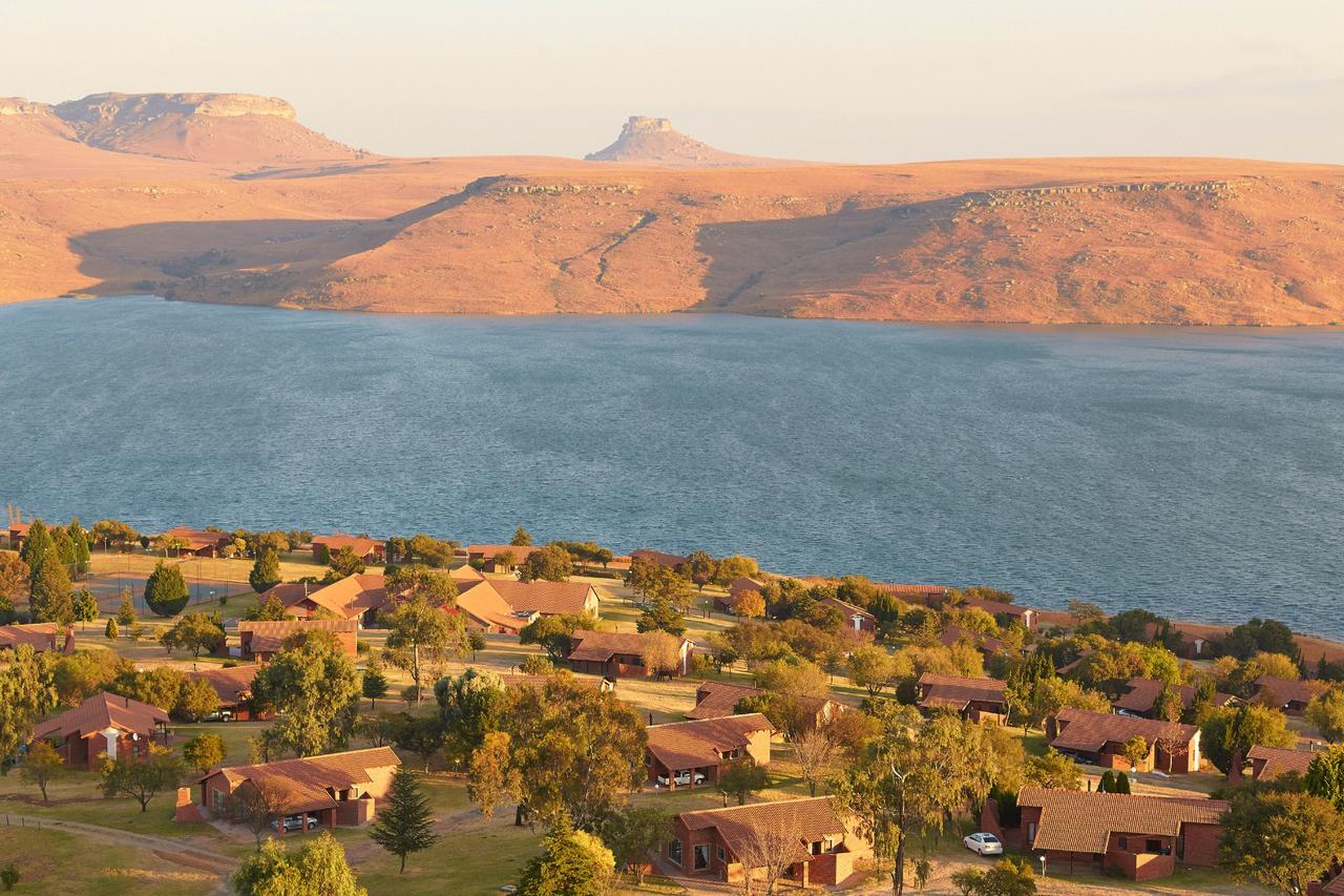 First Group Qwantani Hotell Harrismith Exteriör bild