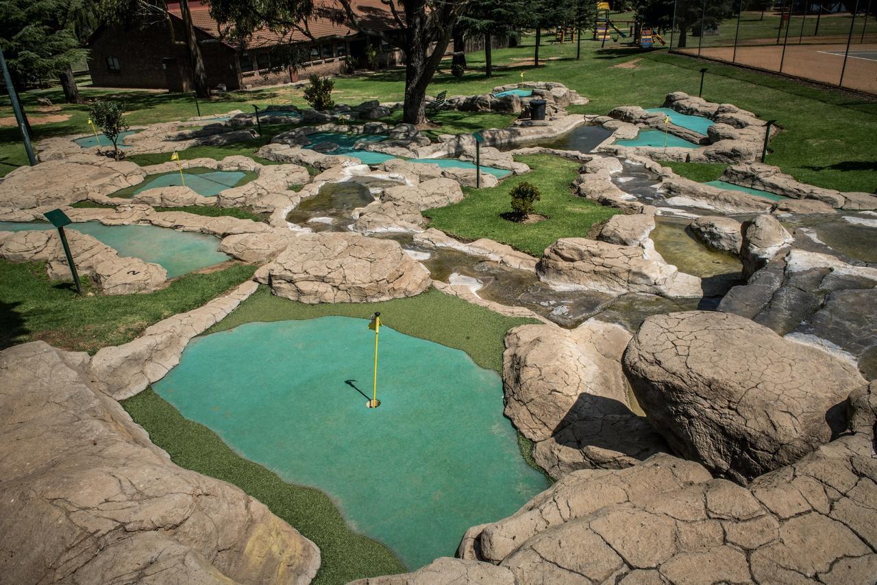 First Group Qwantani Hotell Harrismith Exteriör bild